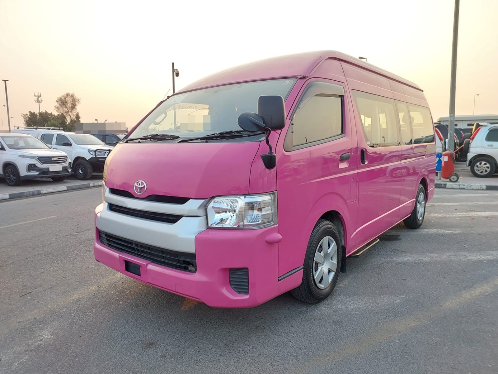 TOYOTA HIACE