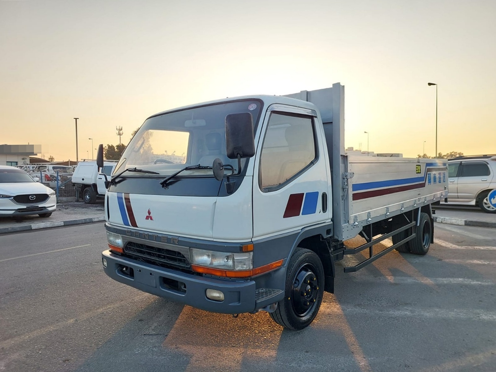 MITSUBISHI Canter