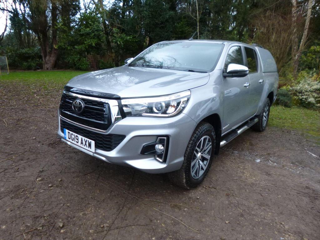TOYOTA Hilux