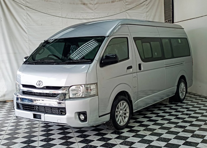 TOYOTA COMMUTER
