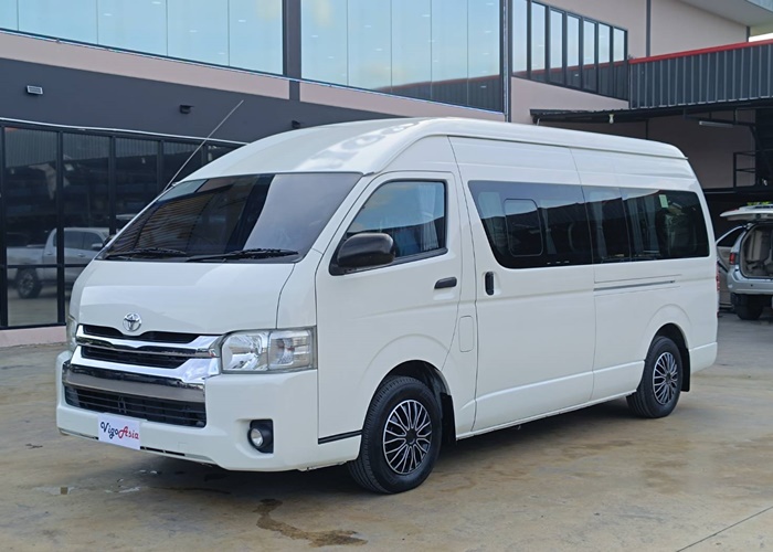 TOYOTA COMMUTER